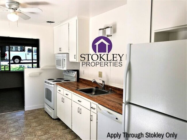 Building Photo - Stokley Properties Presents 11 Sunset Driv...
