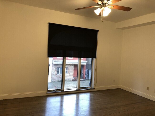 Building Photo - 556 1st St