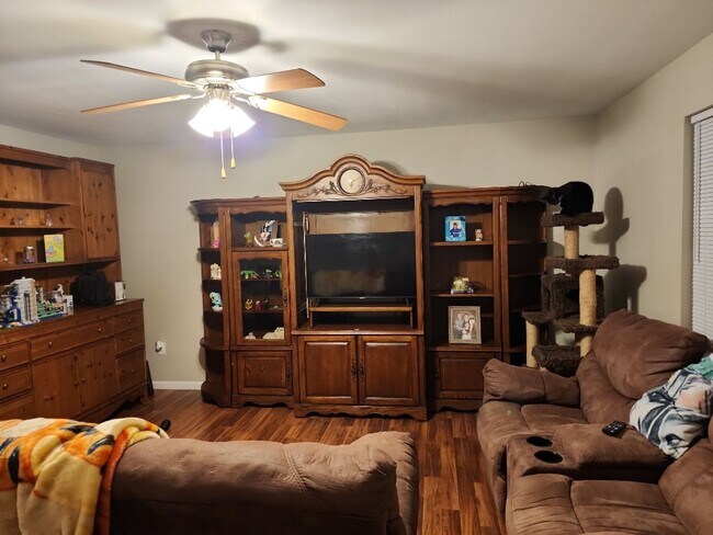 Foto del edificio - 16371 Holy Cross Ln