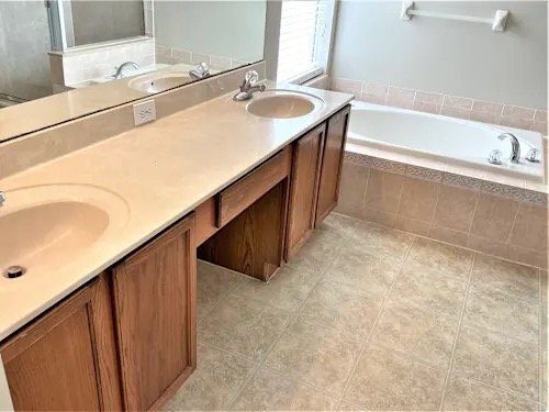 Foto del edificio - 15564 Lake Bella Vista Dr