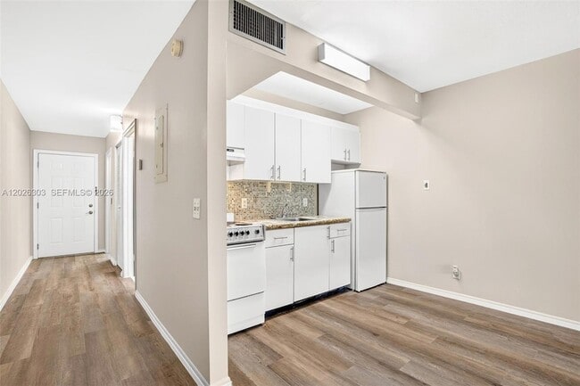 Foto del edificio - 1400 SW 124th Terrace
