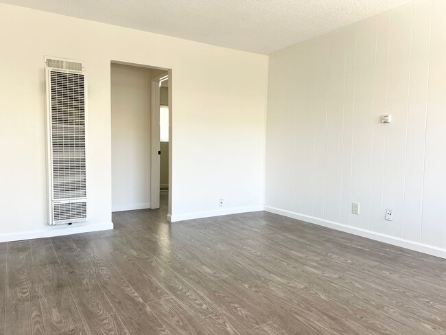 Foto del edificio - 1 Bed 1 Bath Pacific Beach Apartments