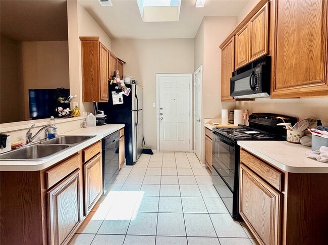 Building Photo - 1506 Poinsettia Blvd