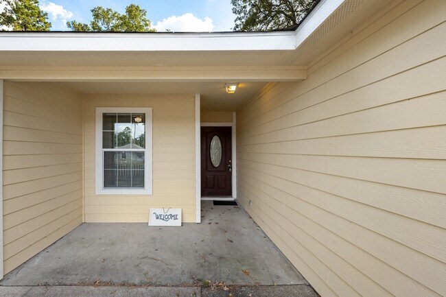 Building Photo - 10636 Royal Adrian Dr