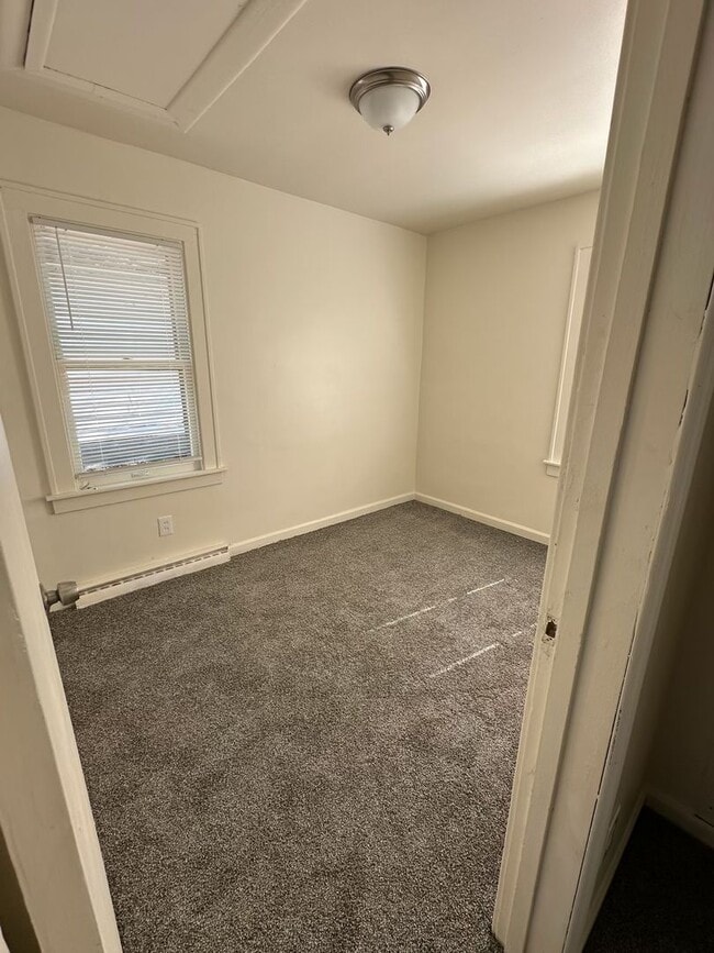 Building Photo - Renovated 2 bedroom / 1 bath house with 2 car garage