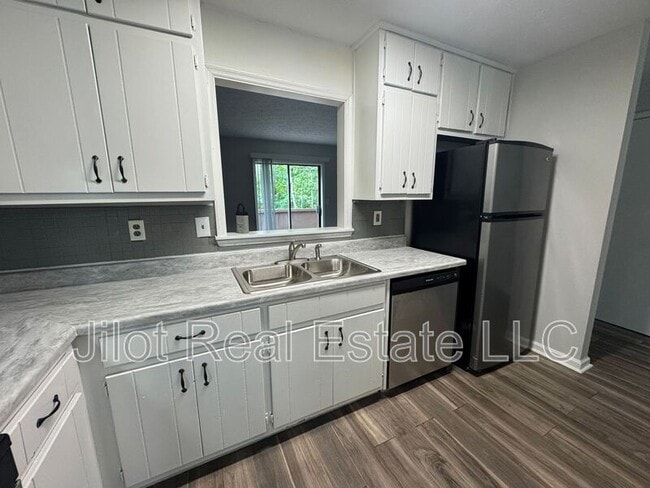 Building Photo - 5794 Sheldon Ct