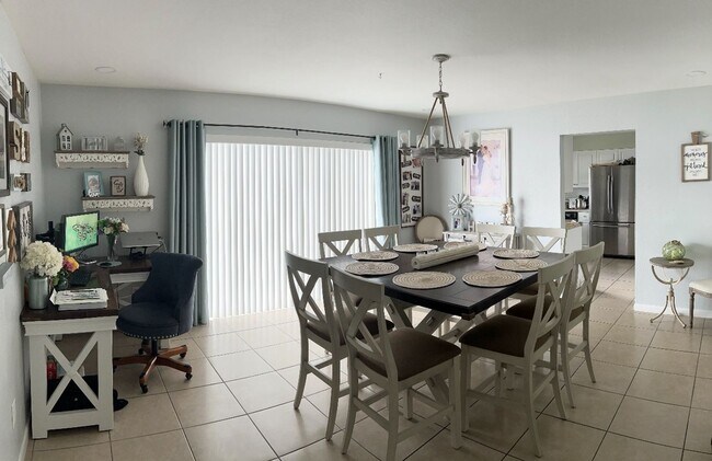 Foto del edificio - RANCH STYLE HOME IN NON-HOA COMMUNITY