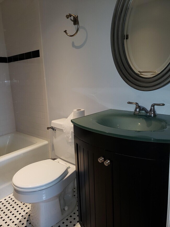 Building Photo - 113 Beacon St