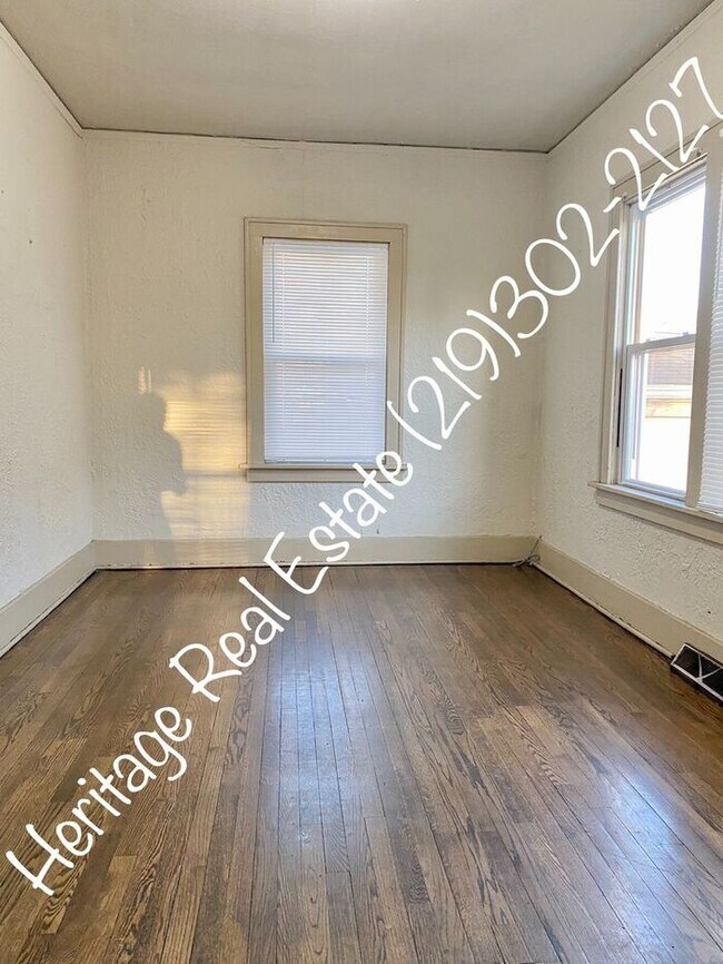 Building Photo - 721 Burr St