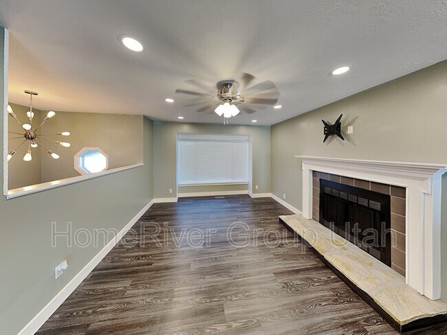 Building Photo - 2386 S 400 W
