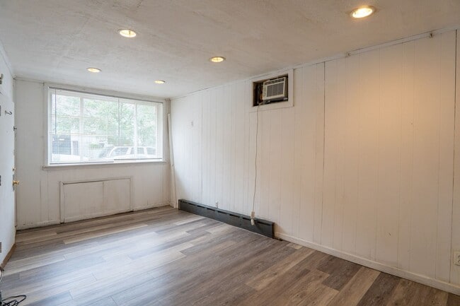 Building Photo - 635 Dudley St