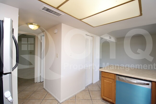Building Photo - 2607 W Wolf St