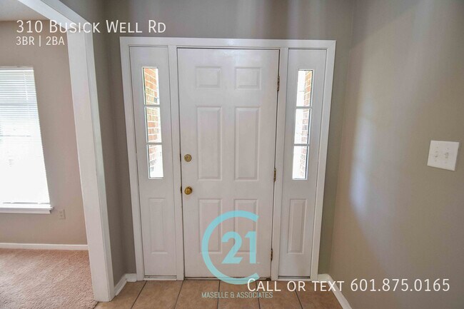 Building Photo - 3 Bed / 2 Bath Home in Brandon