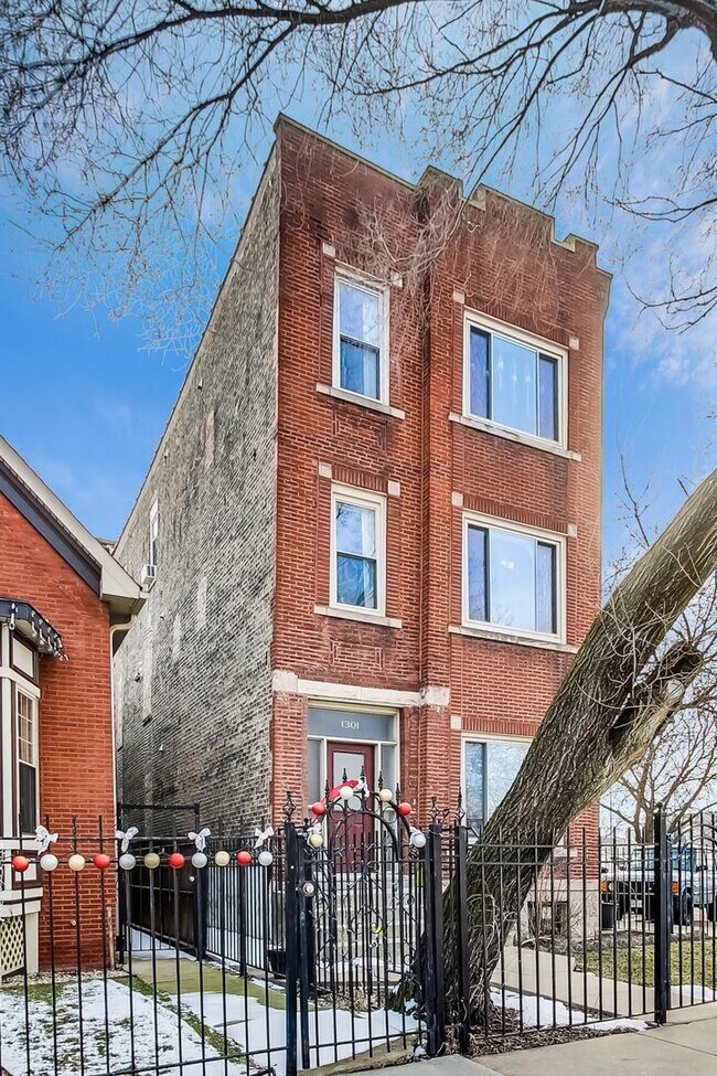 Building Photo - 1301 N Oakley Blvd