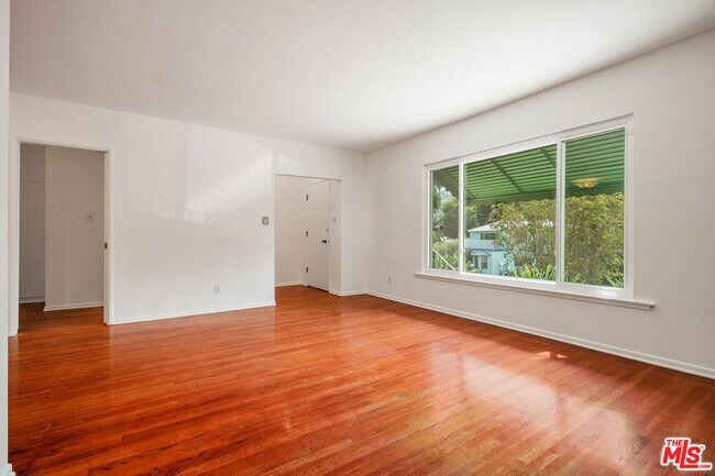 Foto del edificio - 4764 Toland Way