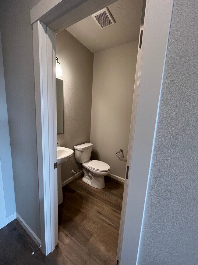 Power room - 7855 SE Kinnaman St