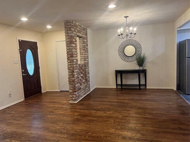 Building Photo - 13192 Trail Hollow Dr