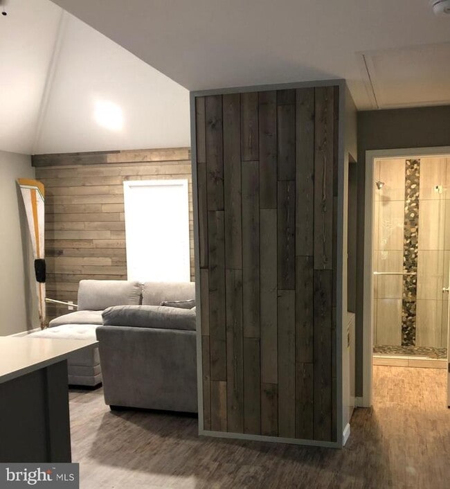 Foto del edificio - 723 McCormick Rd