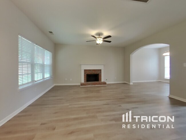 Foto del edificio - 1999 Oakbluff Way SW