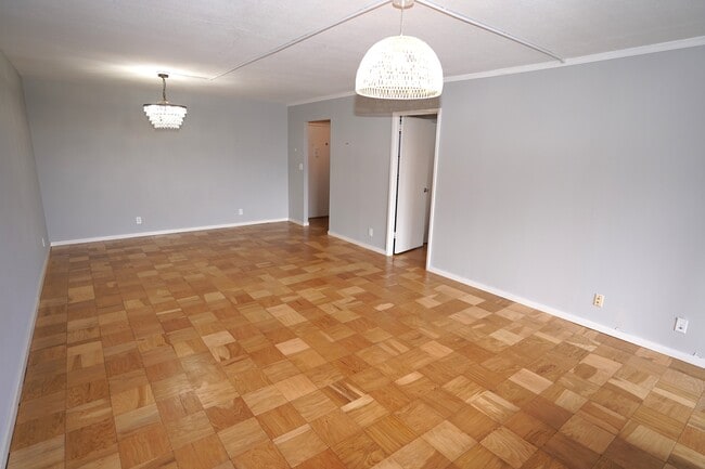 Building Photo - 77 Pond Ave