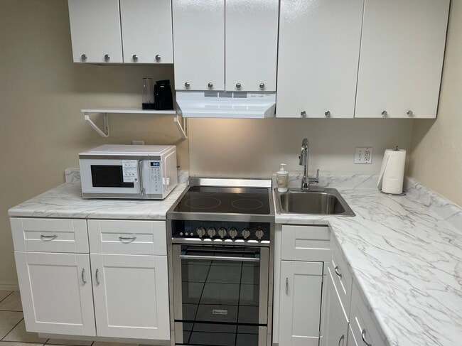 Building Photo - 5712 Padre Blvd