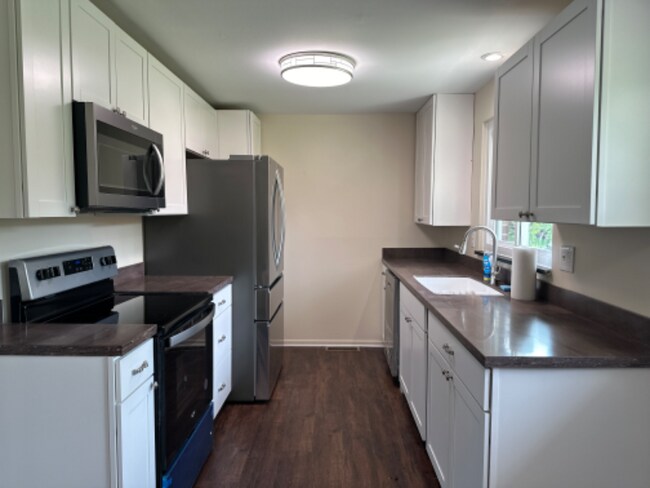 Building Photo - 4051 Royal Oak Dr
