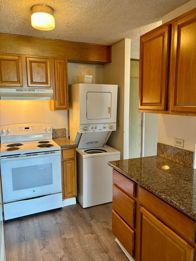 Building Photo - For Rent | Spacious Studio with 1 assigned parking stall located at Kemo'o By The Lake