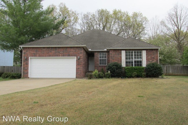 Building Photo - 805 Foxfire Ln