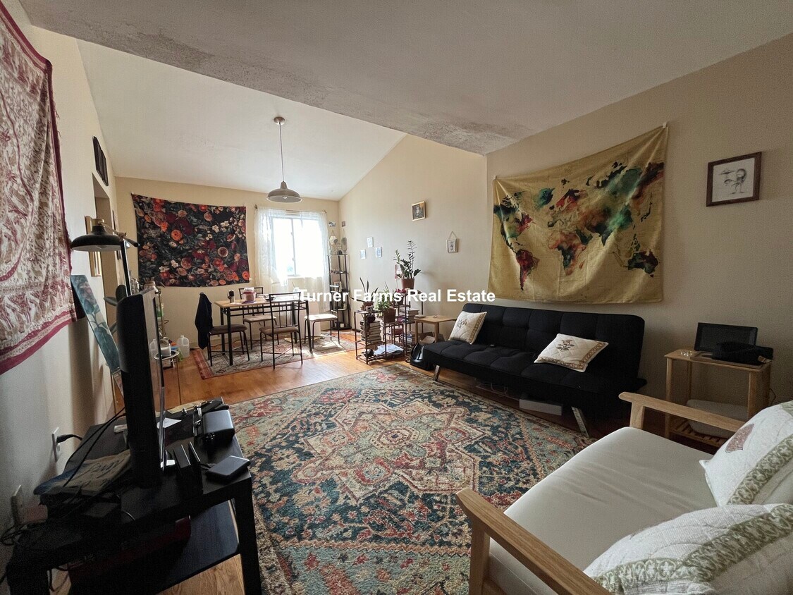 Primary Photo - 383 Dorchester Ave