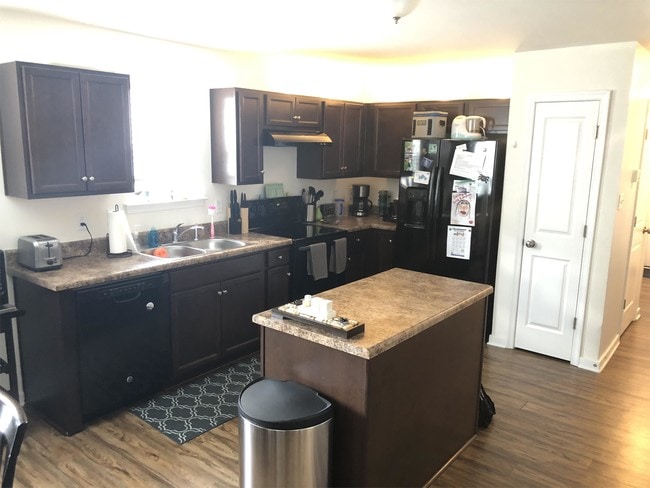 Foto del edificio - 2705 Elkridge Ln