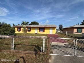 Building Photo - 2139 Trieste Dr
