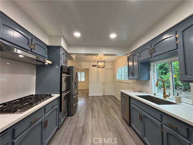 Building Photo - 8356 Vanalden Ave