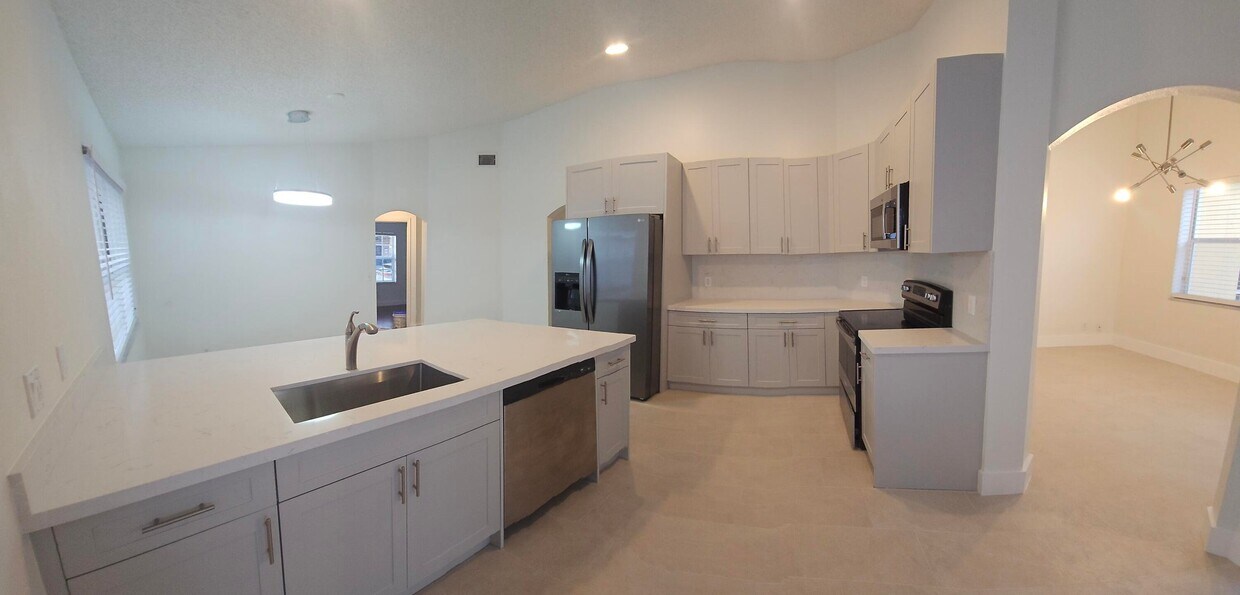 Building Photo - 10780 Cypress Lake Ter