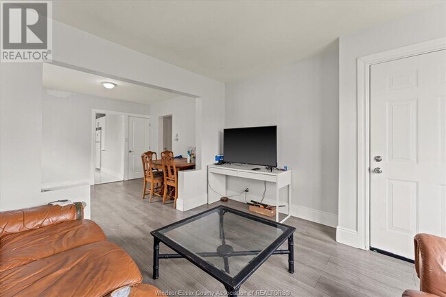 Photo du bâtiment - 1353 Mckay Av