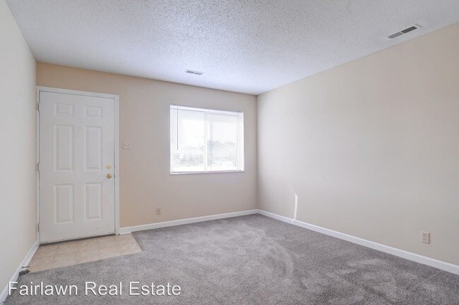 Building Photo - 302 E Fairlawn Dr
