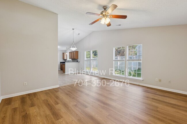 Building Photo - Beautiful 1 story house 3 bed 2 bath and 1 car garage