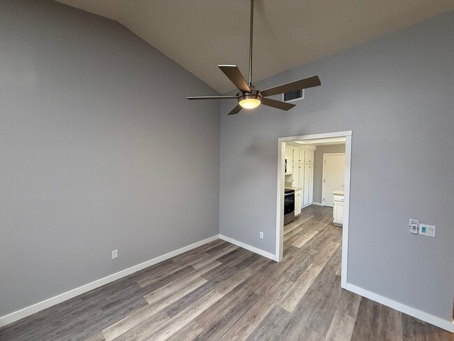 Building Photo - 2 Bed / 2 Bath - Capri is Ready for You
