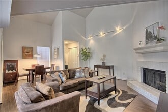 Building Photo - 9809 Richmond Ave.