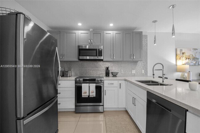 Foto del edificio - 2701 Middle River Dr