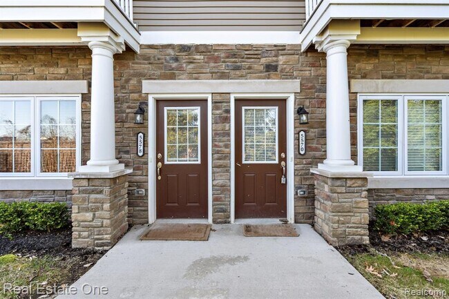 Foto del edificio - 5570 Arbor Chase Dr