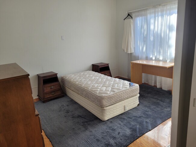 Foto del edificio - 10528 Ayres Ave