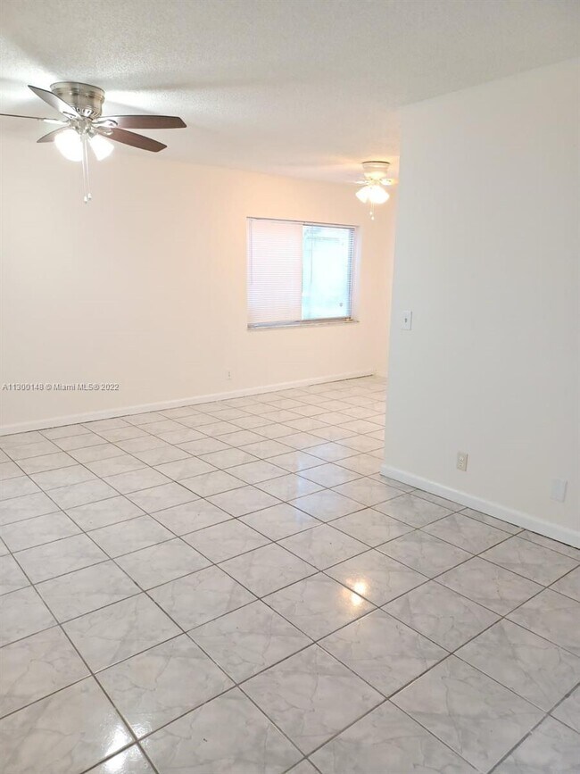 Foto del edificio - 5820 NW 21st St