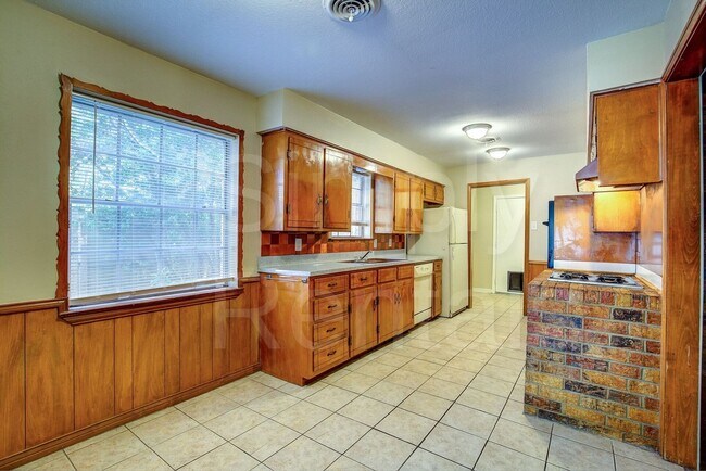 Foto del edificio - 6426 Chapman Dr