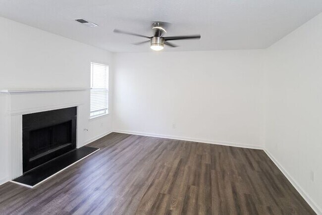 Foto del edificio - 5786 Wellborn Creek Dr