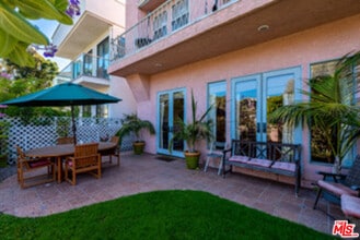 Building Photo - 225 Sherman Canal