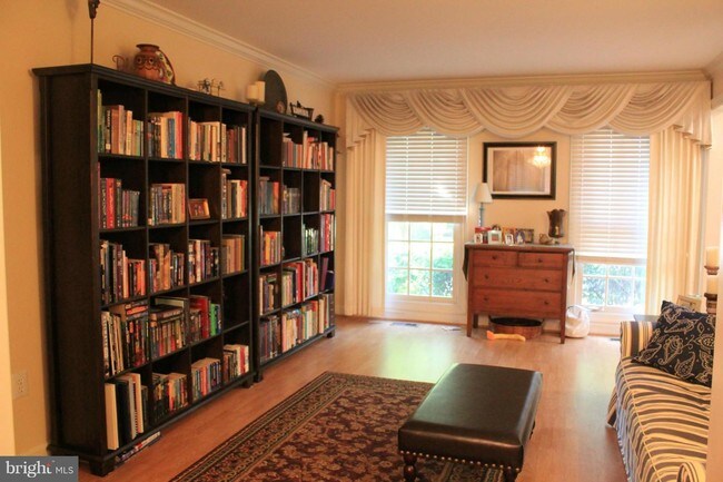 Building Photo - 12003 Arista Manor Way