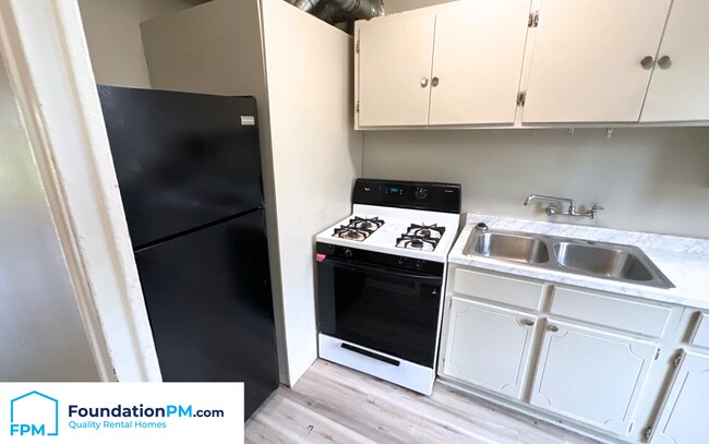 Foto del edificio - 1915 S Pkwy E