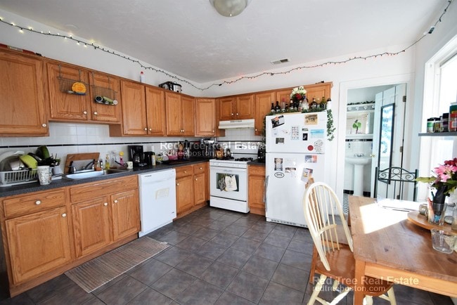 Photo - 17 Pratt St Apartments