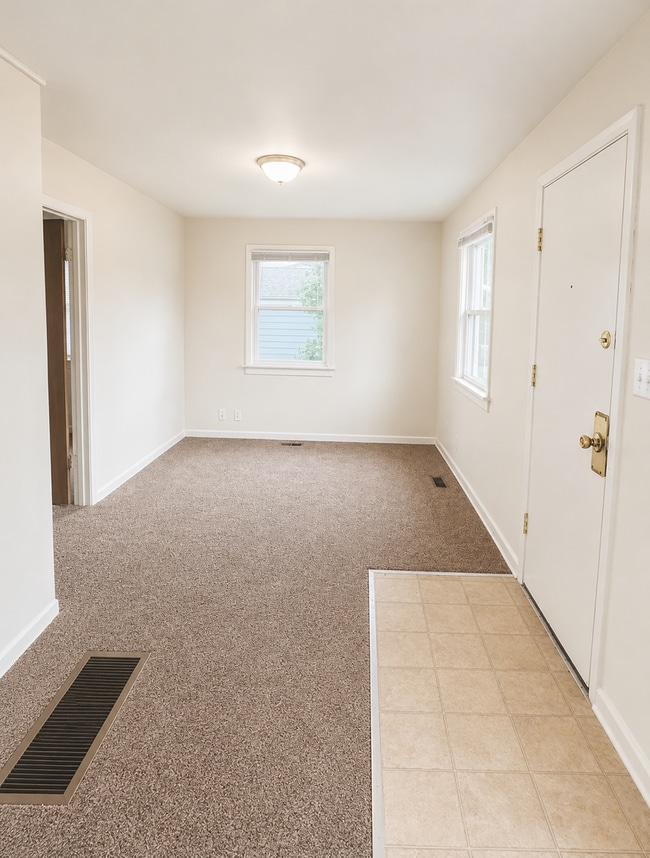 Building Photo - ***Coming Soon April 30, 2026***Rare Gonzaga-area 1-bed with yard, garage, and bonus space.