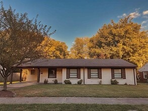 Building Photo - 456 Sharon Dr